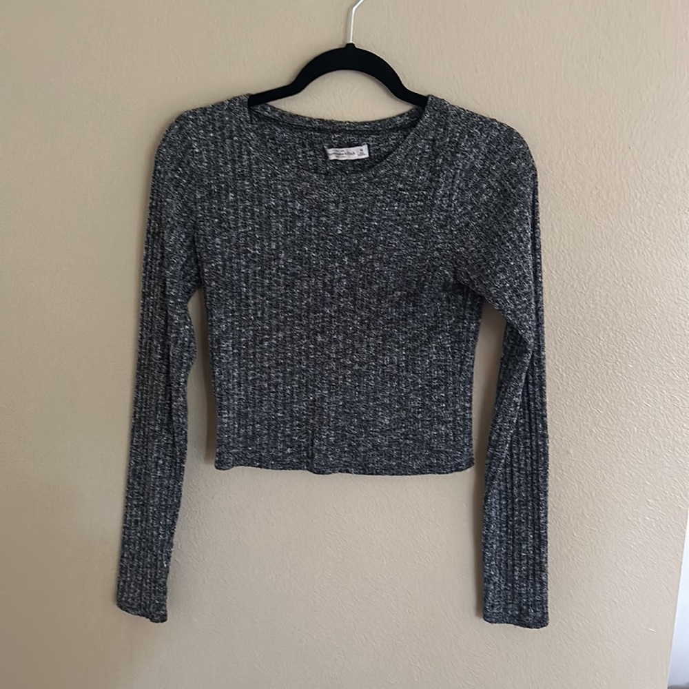 abercrombie and fitch grey sweater/long sleeve medium